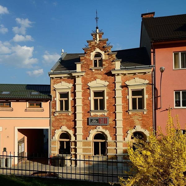 Kino Retro zve na promítání na dvorečku